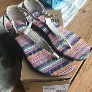 Cute & comfy TOM’s Playa sandals. Gently worn! 😍